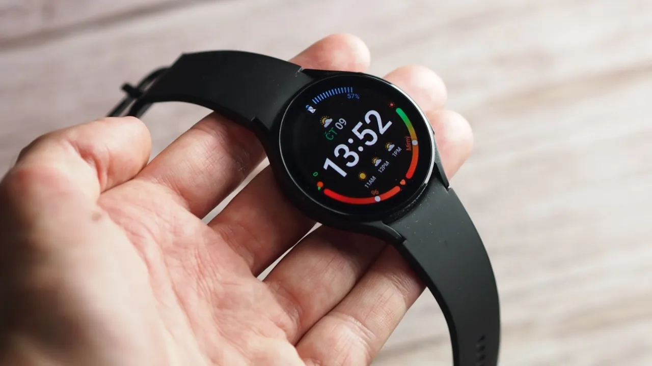 Samsung Galaxy Watch 4 получают функцию Global AoD